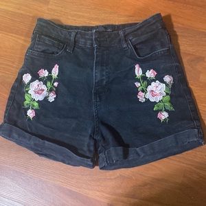 Guess Cute Embroidered Shorts